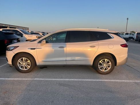 Used 2018 Buick Enclave Essence FWD image 2
