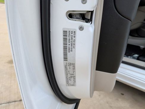 Used 2024 Chrysler Pacifica Limited FWD image 46