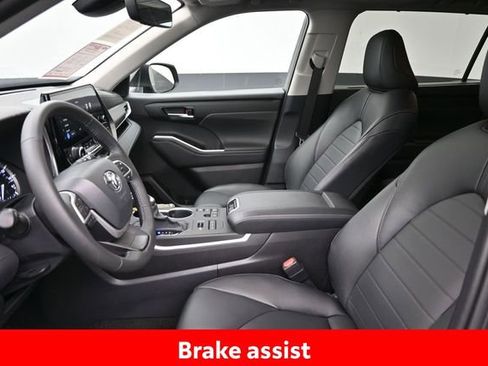 Certified 2024 Toyota Highlander XLE AWD/4WD image 15