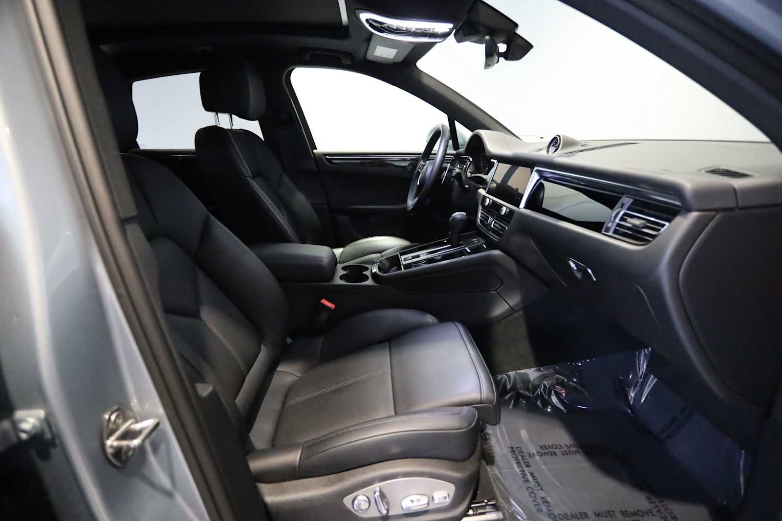 Used 2025 Porsche Macan AWD/4WD image 12