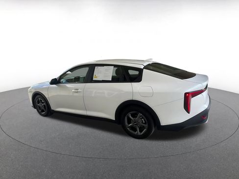 Used 2025 Kia K4 LXS image 10