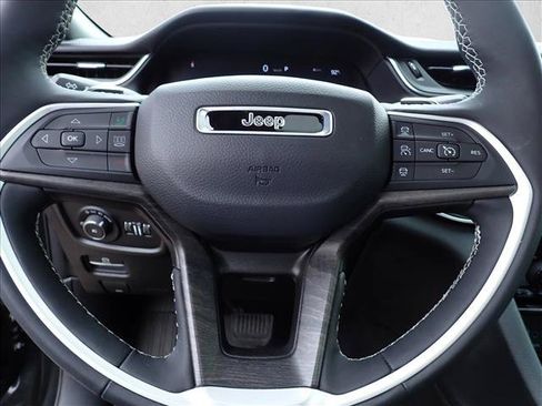 Used 2024 Jeep Grand Cherokee L Limited w/ Black Appearance Package AWD/4WD image 18