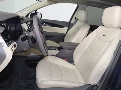 Used 2024 Cadillac XT6 Premium Luxury w/ Technology Package image 13