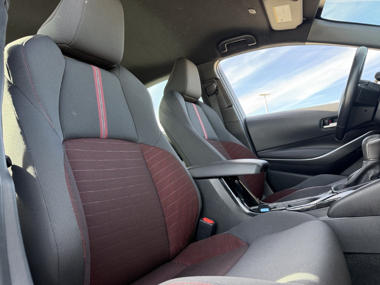 Used 2023 Toyota Corolla SE w/ Carpet Mat Package (TMS) FWD image 25