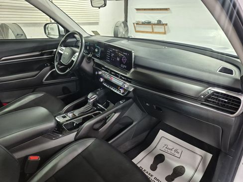 Used 2025 Kia Telluride S AWD/4WD image 28