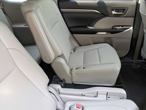 Used 2019 Toyota Highlander Limited AWD/4WD image 23