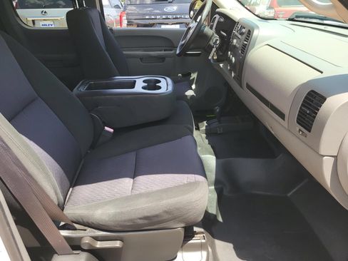 Used 2010 Chevrolet Silverado 1500 W/T AWD/4WD image 8