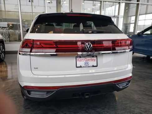 New 2025 Volkswagen Atlas Cross Sport SE FWD image 5