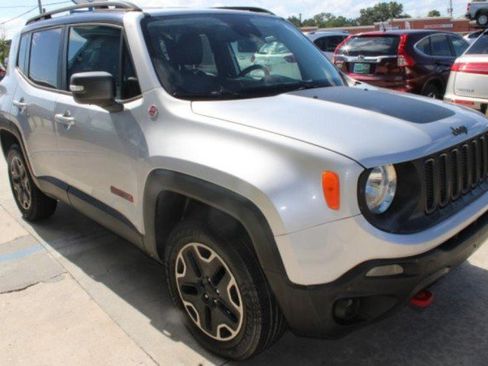 Used 2016 Jeep Renegade Trailhawk w/ Premium Trailhawk Package AWD/4WD image 7