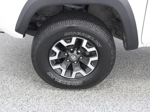Used 2020 Toyota Tacoma TRD Off-Road w/ Technology Package AWD/4WD image 11