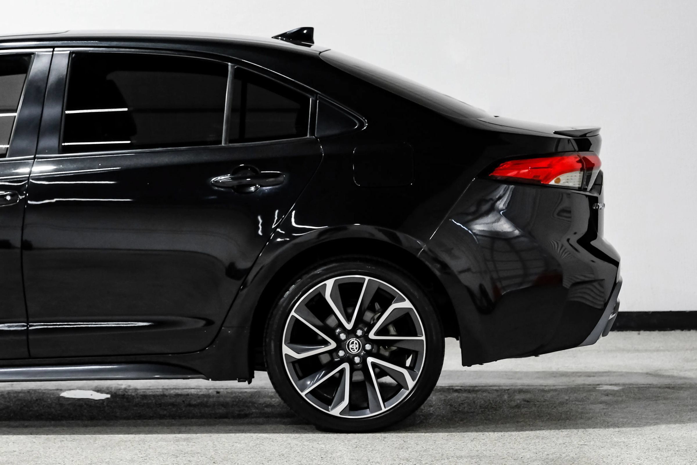 Used 2020 Toyota Corolla XSE FWD image 11