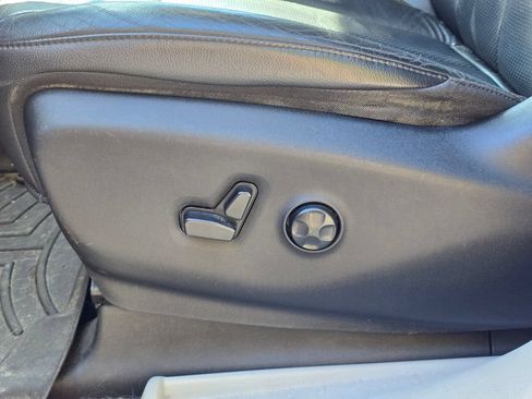 Used 2017 Chrysler Pacifica Touring-L Plus FWD image 4