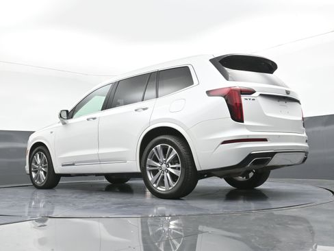 Used 2023 Cadillac XT6 Premium Luxury image 34