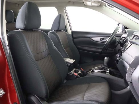 Used 2018 Nissan Rogue SV w/ Sun & Sound Touring Package image 32