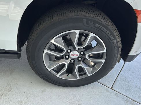 Used 2023 GMC Yukon Denali w/ Denali Reserve Package image 38