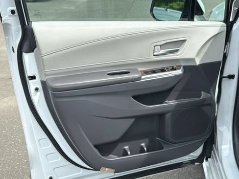 Certified 2024 Toyota Sienna XLE w/ XLE Plus Package AWD/4WD image 9