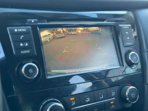 Used 2018 Nissan Rogue S image 22