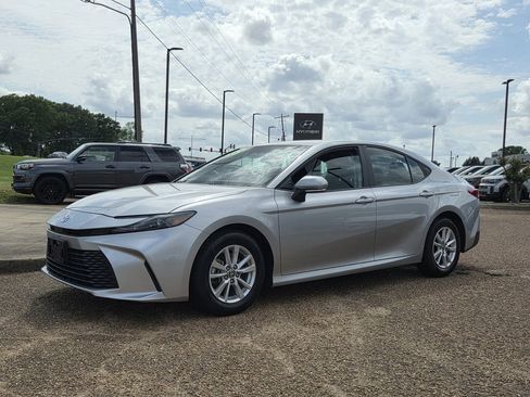 Used 2025 Toyota Camry LE FWD image 7