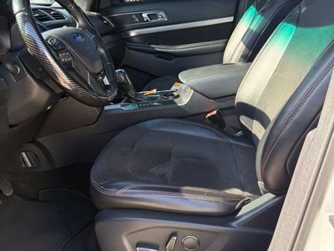 Used 2018 Ford Explorer XLT w/ Equipment Group 202A FWD image 7