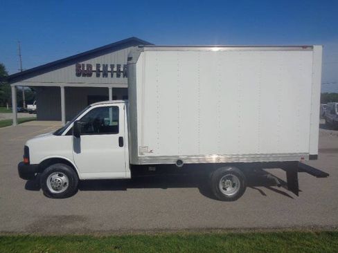 Used 2014 Chevrolet Express 3500 RWD image 2