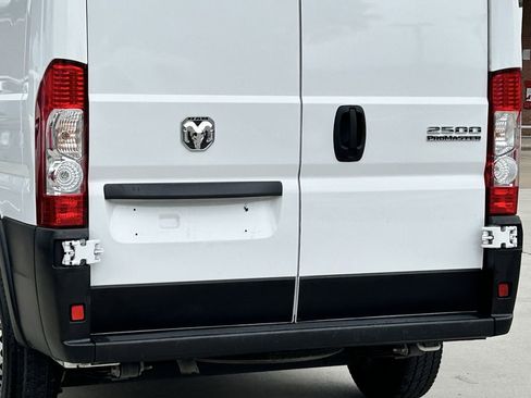 Used 2025 RAM ProMaster 2500 w/ Convenience Group FWD image 6