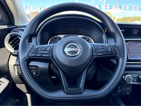 Certified 2025 Nissan Kicks Play S image 12