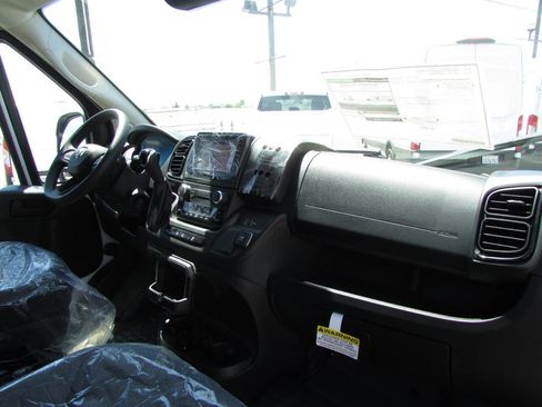 Used 2025 RAM ProMaster 2500 w/ Convenience Group image 16