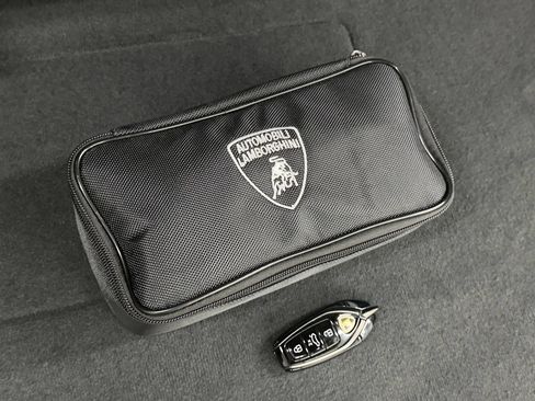 Used 2025 Lamborghini Urus SE AWD/4WD image 38