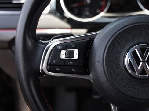 Used 2017 Volkswagen Jetta GLI FWD image 28