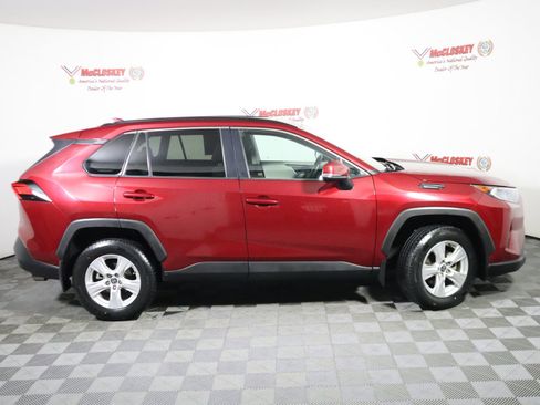 Used 2021 Toyota RAV4 XLE w/ Convenience Package AWD/4WD image 3