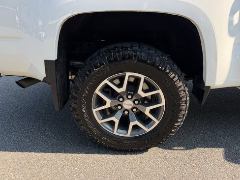 Used 2022 GMC Canyon AT4 w/ Driver Alert Package AWD/4WD image 13