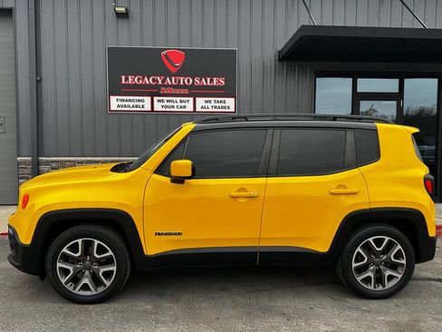 Used 2016 Jeep Renegade Latitude image 2
