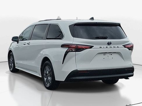 Used 2021 Toyota Sienna LE FWD image 8