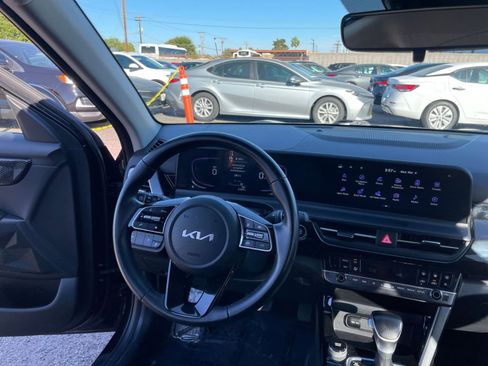 Used 2025 Kia Seltos S FWD image 35