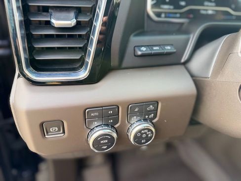 Used 2023 GMC Sierra 1500 Denali w/ Technology Package AWD/4WD image 15