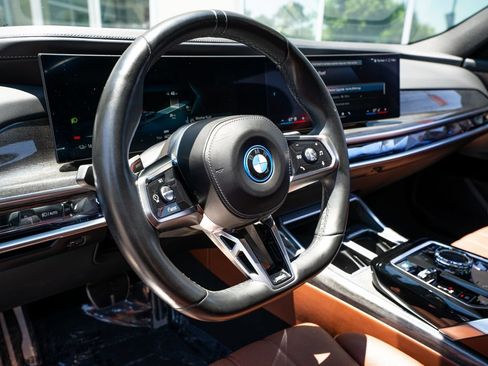 Used 2023 BMW i7 xDrive60 AWD/4WD image 29