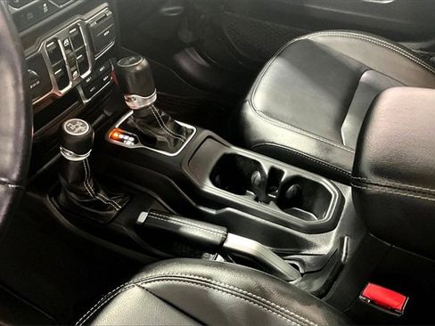 Used 2022 Jeep Wrangler Unlimited Sahara w/ Cold Weather Group image 18