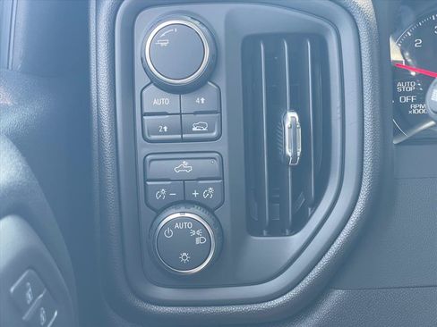 Used 2026 Chevrolet Silverado 1500 Custom w/ LPO, Dark Essentials Package AWD/4WD image 17