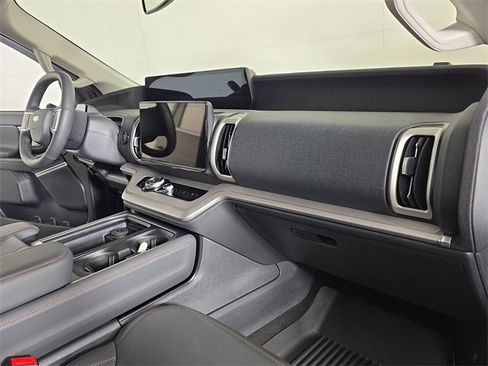 Used 2025 Ford Expedition Max Active image 22