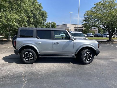 Used 2022 Ford Bronco Outer Banks AWD/4WD image 2
