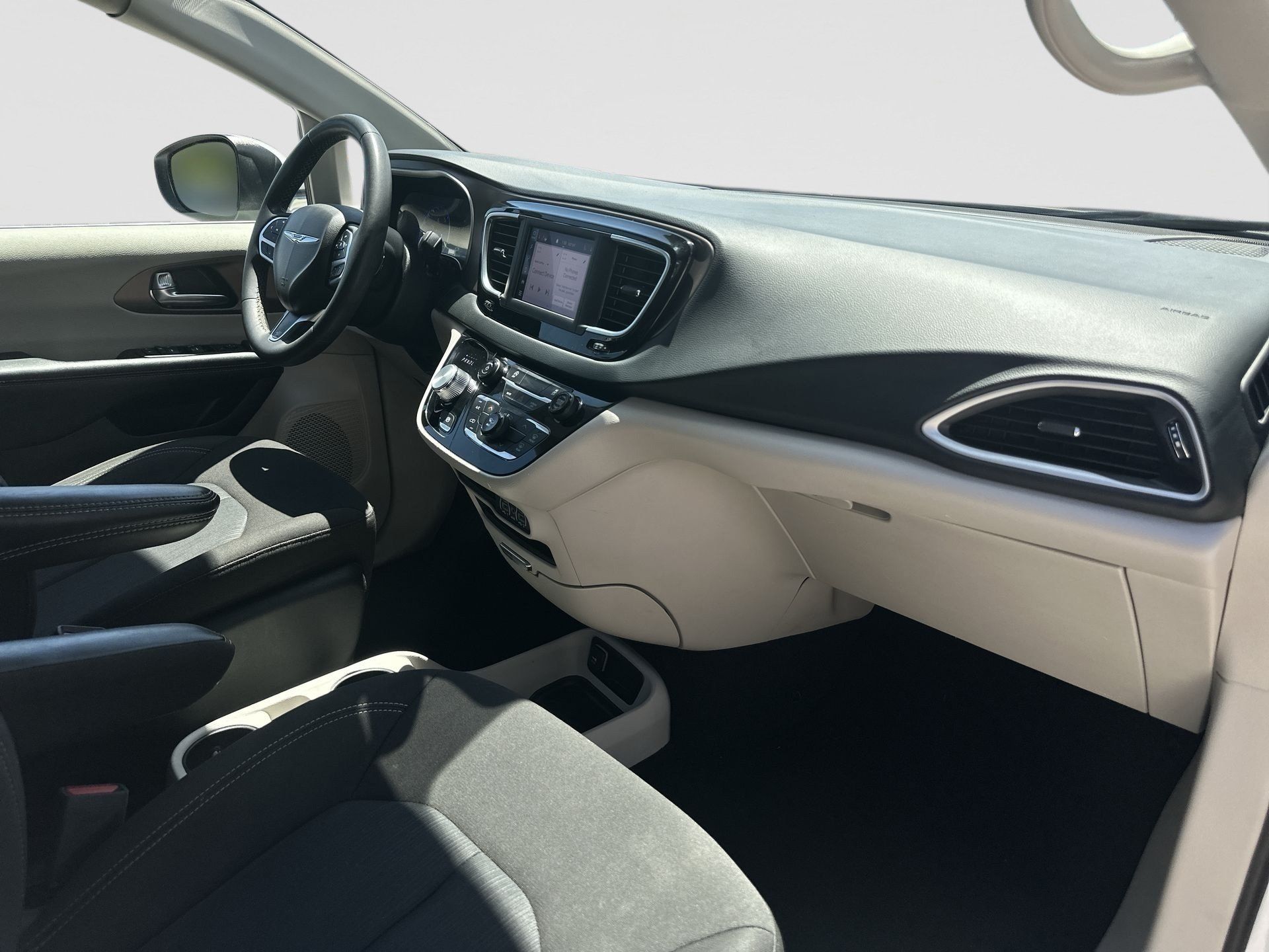 Used 2023 Chrysler Voyager LX FWD image 27
