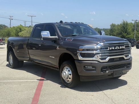 Used 2025 RAM 3500 Laramie AWD/4WD image 1