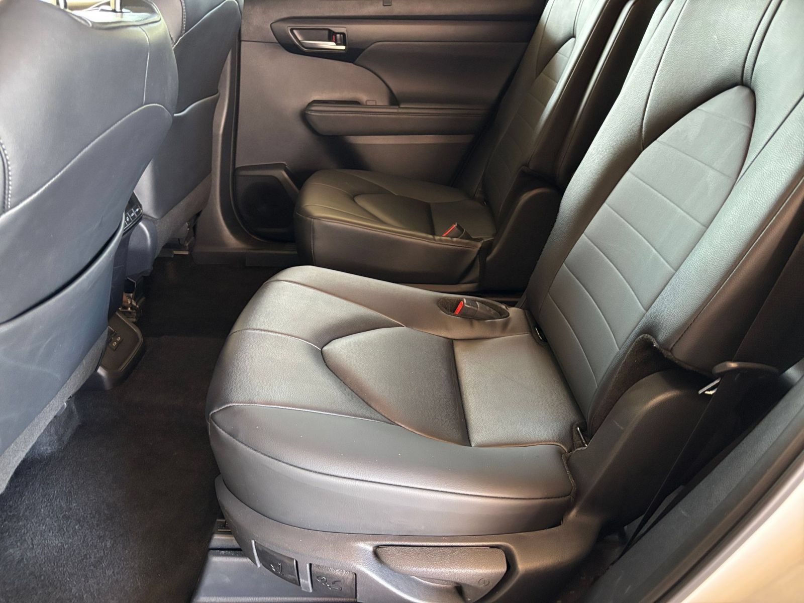 Used 2026 Toyota Highlander XLE AWD/4WD image 26