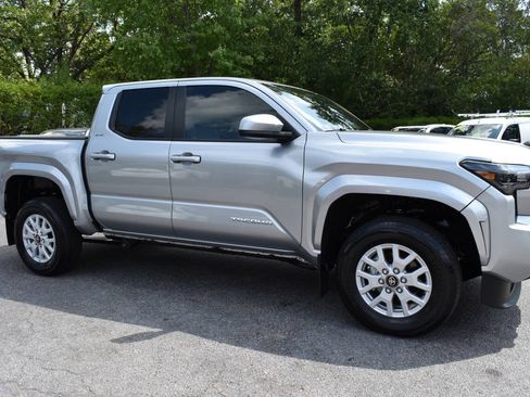 Used 2024 Toyota Tacoma SR5 RWD image 28