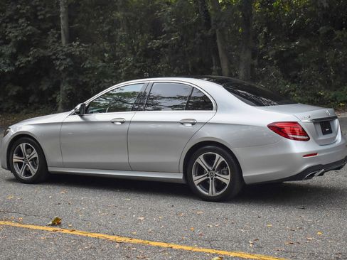 Used 2019 Mercedes-Benz E 300 4MATIC w/ Convenience Package image 6