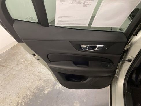 Used 2021 Volvo S60 T8 Inscription image 23