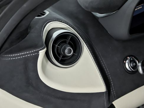 Used 2018 McLaren 570S Spider image 28