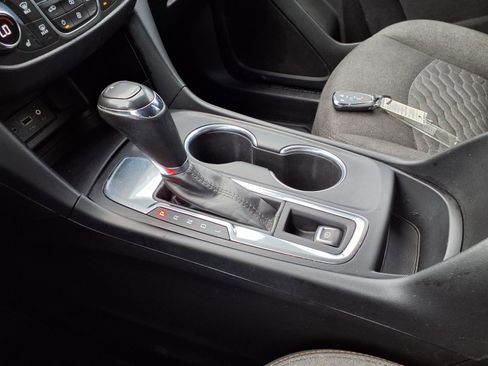 Used 2019 Chevrolet Equinox LT FWD image 8