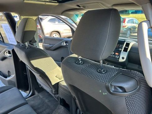 Used 2013 Nissan Frontier PRO-4X image 26