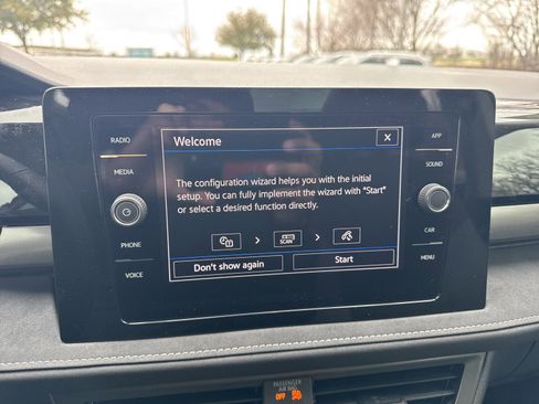 Used 2025 Volkswagen Taos SE image 12